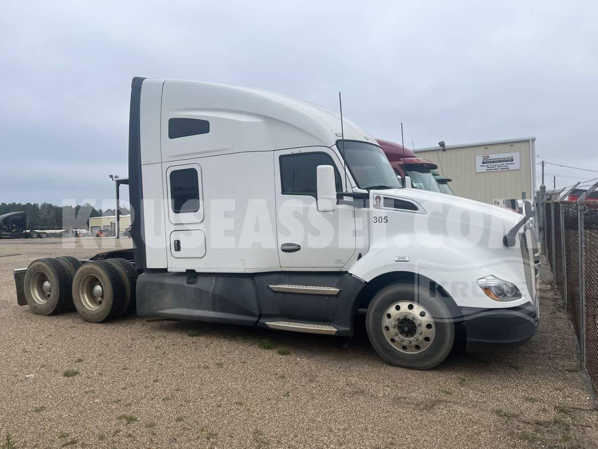 2018 KENWORTH T680 T/A Truck Tractor w/ Sleeper for Sale