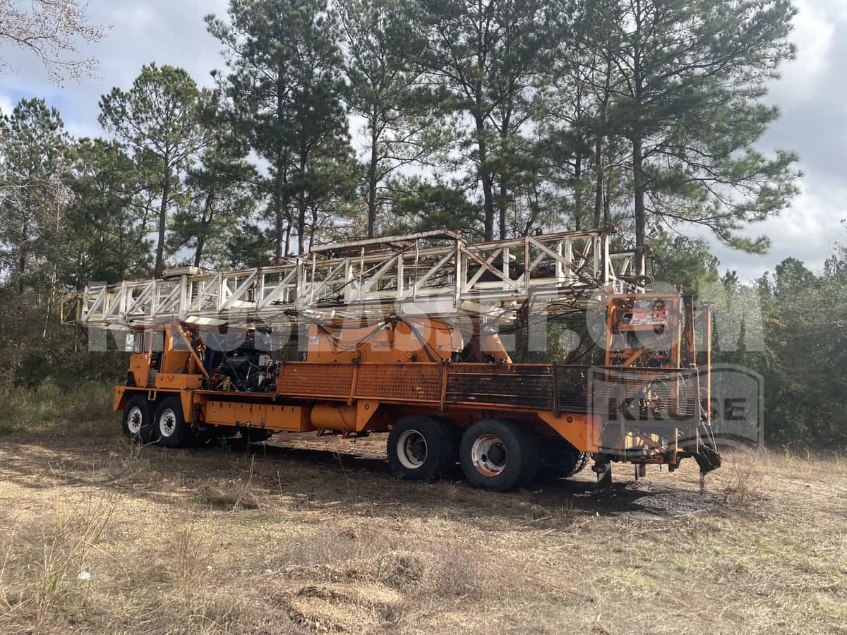 1998 Cameron Rig Model 300 Double Drum Well Servicing and Workover Unit For Sale